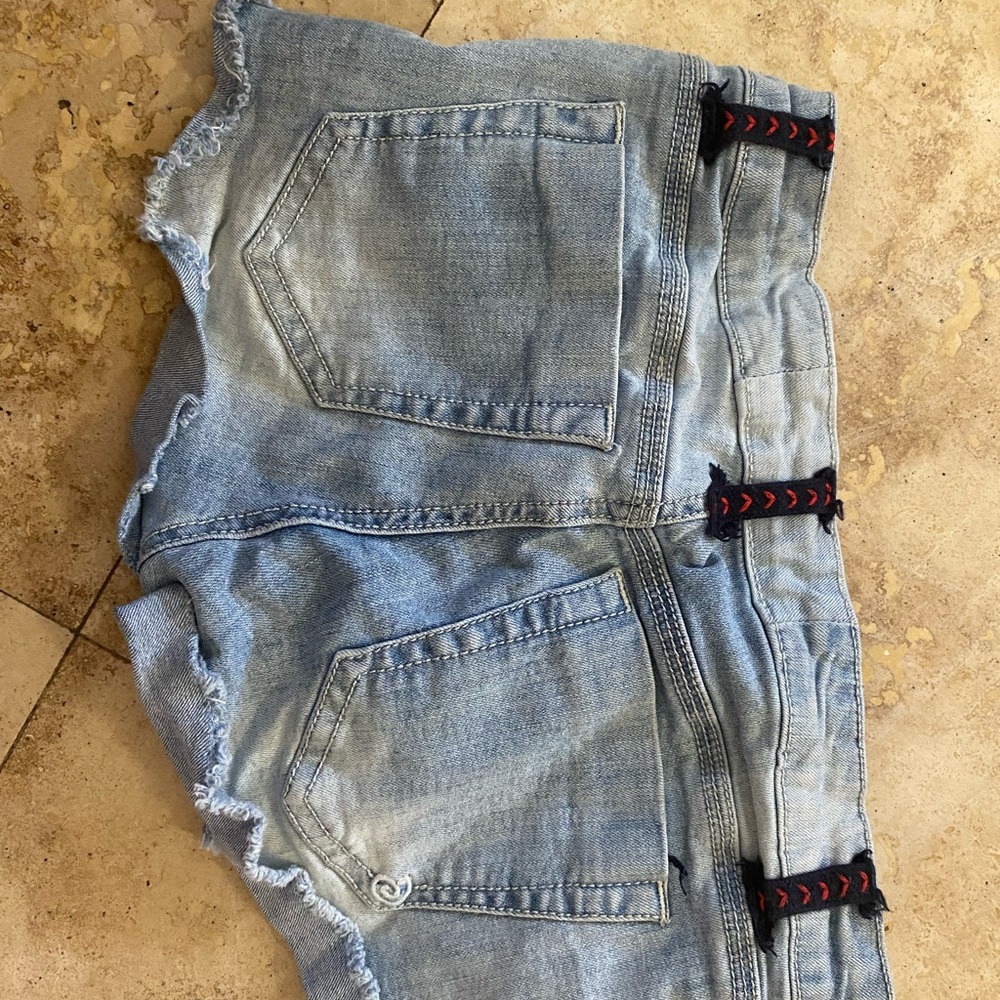 Jean Shorts Distressed - Picture 5 of 7